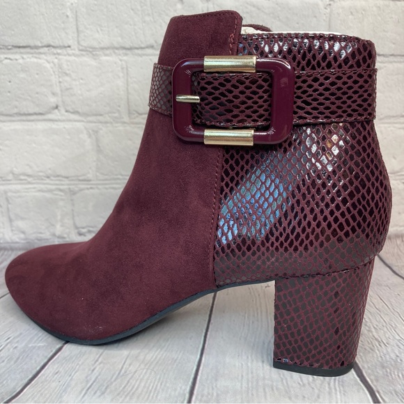 KAREN SCOTT Wine Snakeskin Ivyy Booties - Picture 9 of 16
